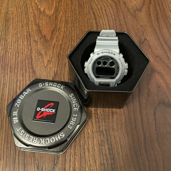 Casio G-Shock Silver Watch - Picture 2 of 5